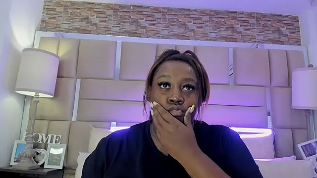 ShaniaBrownn online show from September 20, 2025, 7:37 pm