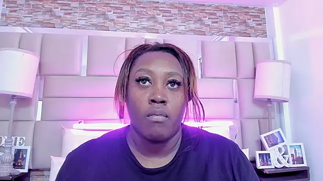 ShaniaBrownn online show from September 26, 2025, 7:40 pm