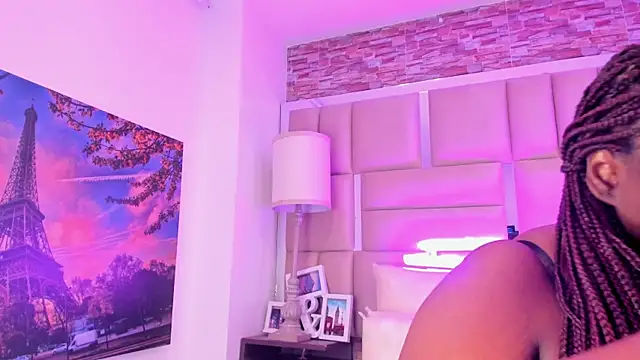 ShaniaBrownn online show from April 21, 2026, 7:28 pm