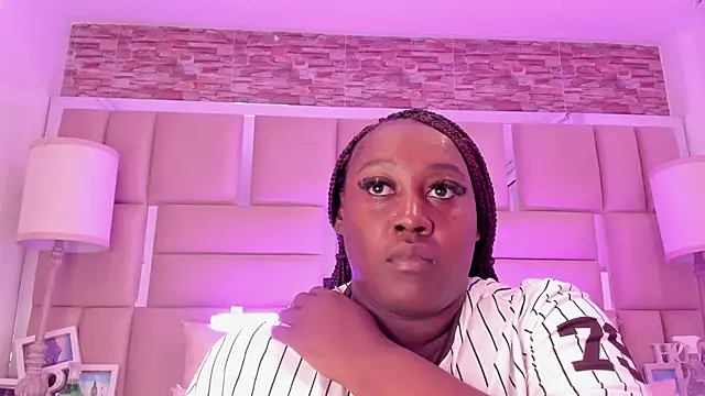 ShaniaBrownn online show from May 15, 2026, 7:43 pm