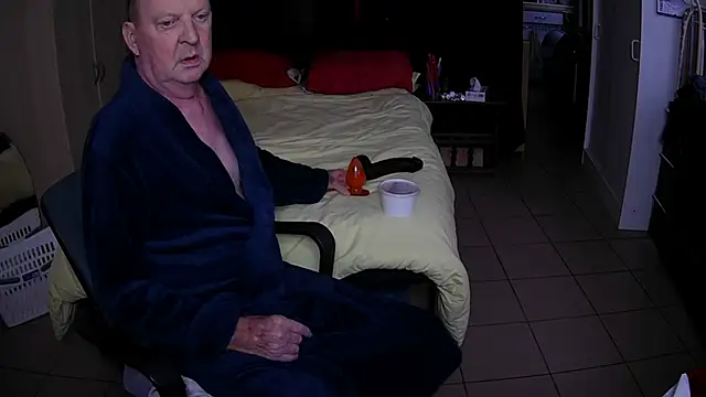 passifsoumis1963 online show from November 15, 2025, 7:49 am