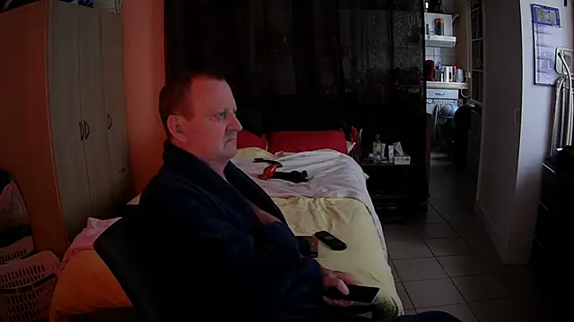 passifsoumis1963 online show from November 20, 2025, 10:04 am