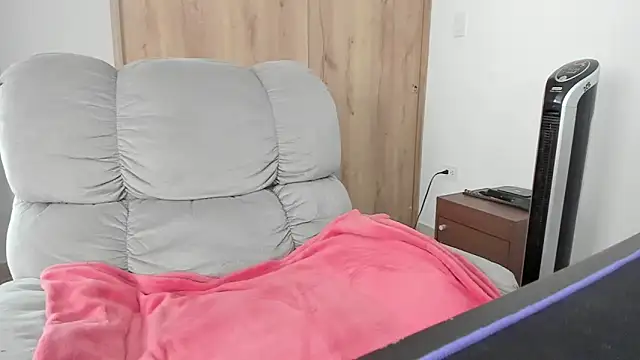 xspecialoomx online show from April 22, 2026, 2:07 pm