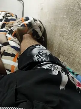 Snapshot of KleberL chatting on December 17, 2025, 5:02 am KleberL online show from December 17, 2025, 5:02 am