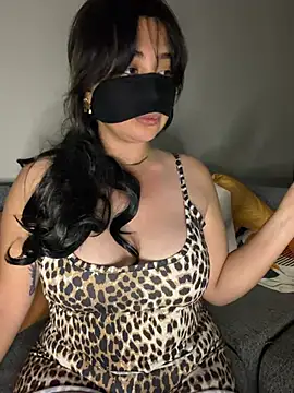  L0VE ME online show from May 28, 2026, 10:51 pm