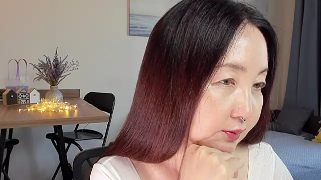 AvroraSakura online show from October 1, 2025, 10:21 am