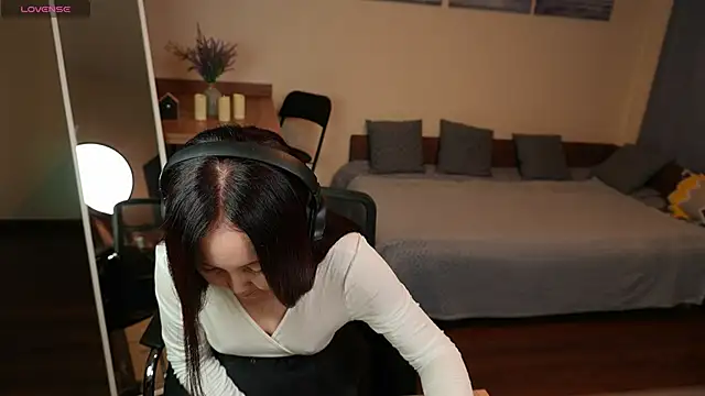 AvroraSakura online show from November 30, 2025, 11:58 am