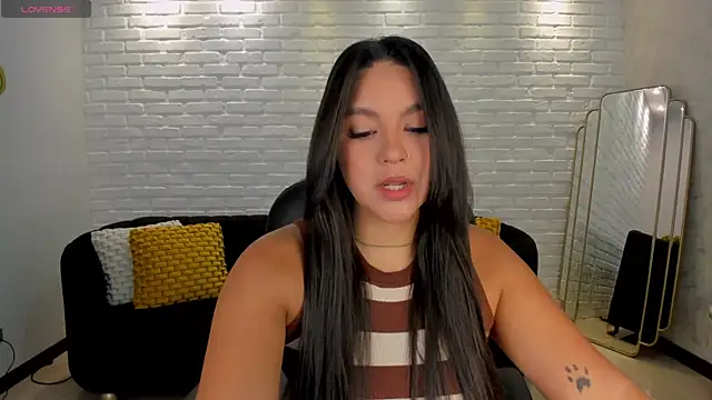 ToriCrossX online show from March 5, 2025, 12:33 pm