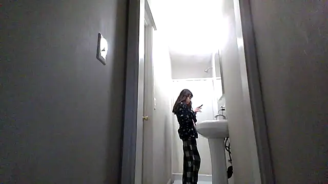 petitedoll29 online show from November 18, 2025, 8:24 pm