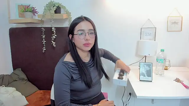 isabella jade online show from February 25, 2025, 6:53 pm