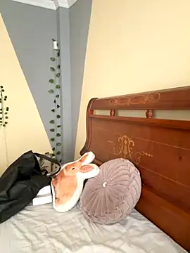 isabella jade online show from September 27, 2025, 1:27 pm