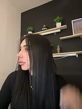 isabella jade online show from February 19, 2026, 10:28 pm