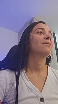 miaeyes online show from November 14, 2025, 2:05 pm