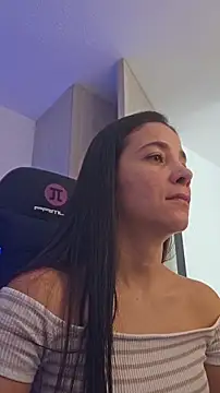 miaeyes online show from November 19, 2025, 1:55 pm