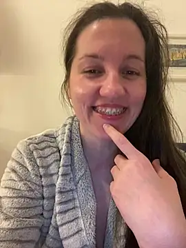 Snapshot of Nicole-Ray chatting on March 4, 2026, 8:59 pm Nicole-Ray online show from March 4, 2026, 8:59 pm