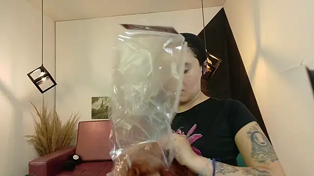 Perla Campbell online show from October 15, 2025, 7:03 pm