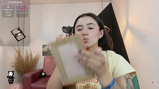 Perla Campbell online show from November 17, 2025, 5:08 pm