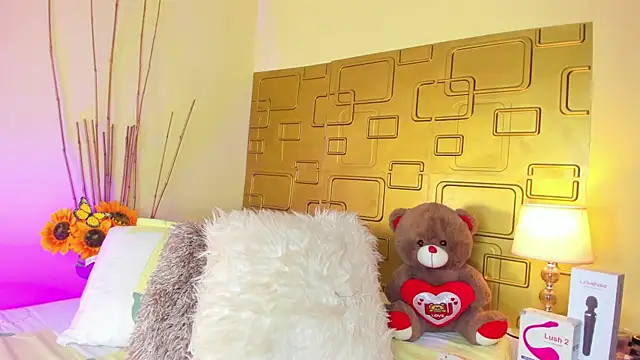 Julia Haye online show from March 8, 2025, 11:05 am