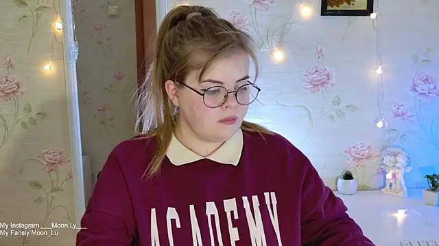 sinnamon  online show from October 31, 2025, 4:08 pm