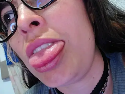 Snapshot of Alexandrasaenz chatting on July 4, 2026, 11:33 pm Alexandrasaenz online show from July 4, 2026, 11:33 pm