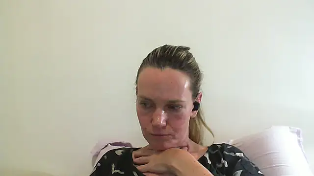 Annylove1 online show from February 16, 2025, 12:52 am