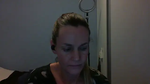 Annylove1 online show from November 6, 2025, 12:00 am