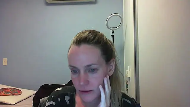 Annylove1 online show from November 8, 2025, 12:11 am