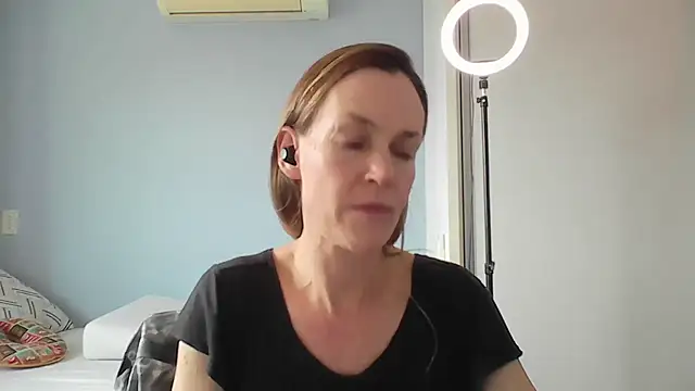 Annylove1 online show from December 3, 2025, 3:32 pm