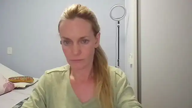 Annylove1 online show from April 22, 2026, 12:13 am