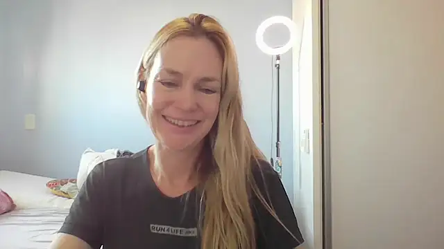 Annylove1 online show from April 22, 2026, 12:18 pm