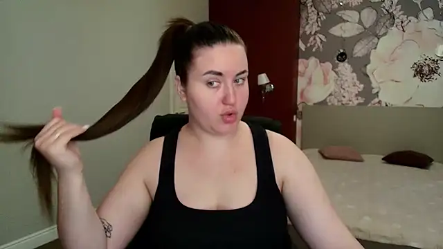 Roxie Bradley online show from April 24, 2026, 5:43 am