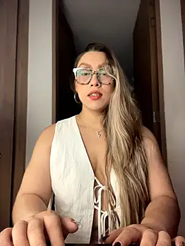 Im sophiie online show from April 21, 2026, 7:14 am