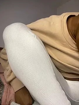  yisela  online show from February 4, 2026, 2:06 am