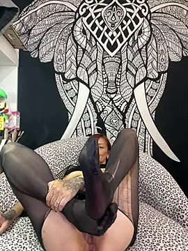 Boonny Boo01 online show from April 19, 2026, 6:10 pm