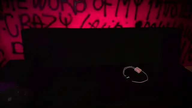 Snapshot of Laura_takint chatting on February 26, 2025, 4:03 pm Laura takint online show from February 26, 2025, 4:03 pm