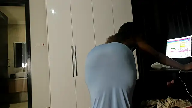 naughty bigass online show from April 6, 2026, 8:54 pm