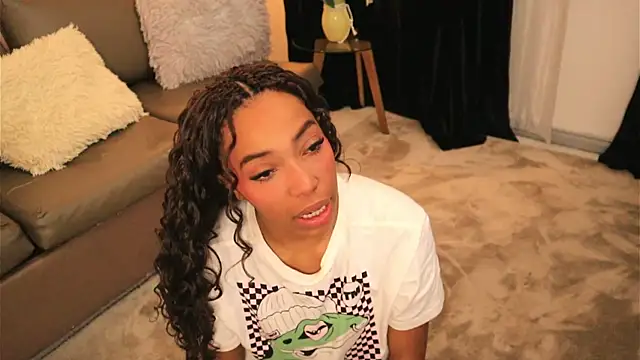 Snapshot of Valeriestyle chatting on February 20, 2026, 5:04 am Valeriestyle online show from February 20, 2026, 5:04 am