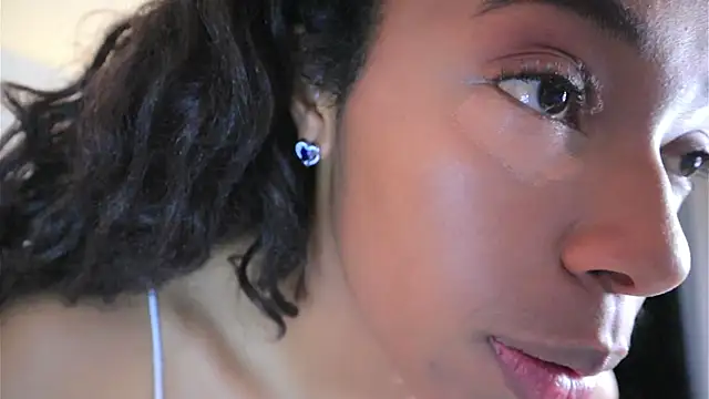 Valeriestyle online show from March 20, 2026, 3:44 am