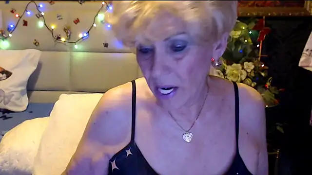 HappyWomanOn online show from November 25, 2025, 7:47 pm
