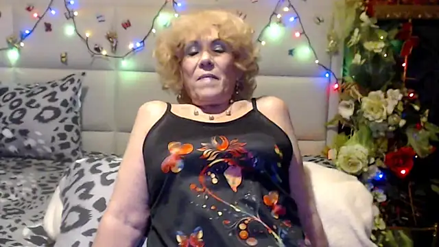 HappyWomanOn online show from April 21, 2026, 6:44 pm