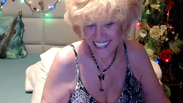 HappyWomanOn online show from June 5, 2026, 8:25 pm