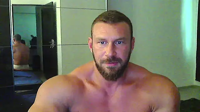 muscularkevin online show from July 15, 2026, 1:27 pm