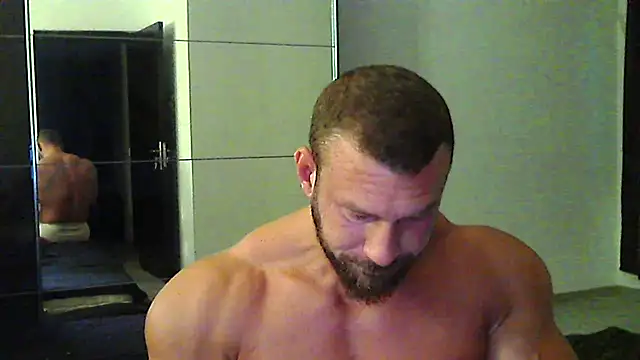 muscularkevin online show from July 16, 2026, 3:01 am