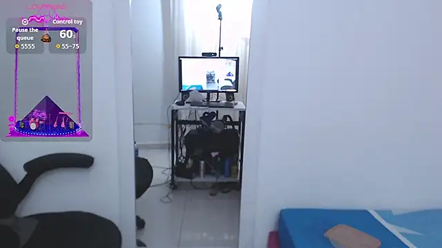 Katha Marck online show from October 3, 2025, 7:33 pm