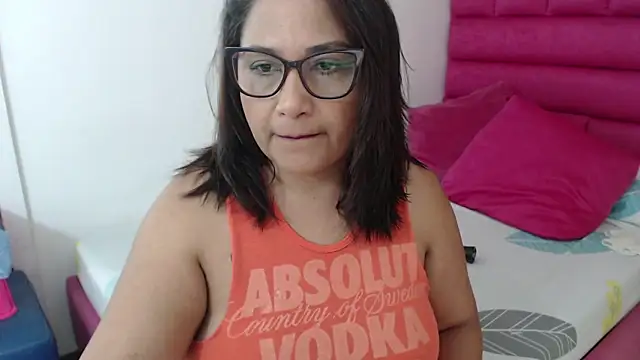 Snapshot of Katha_Marck chatting on May 18, 2026, 2:56 pm Katha Marck online show from May 18, 2026, 2:56 pm