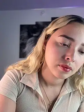 Irisweet  online show from September 19, 2025, 9:37 pm