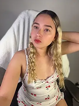 Irisweet  online show from February 24, 2026, 11:19 am