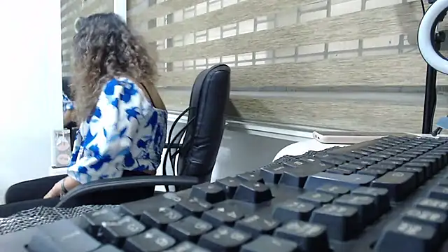 jesy hot online show from September 17, 2025, 10:00 pm