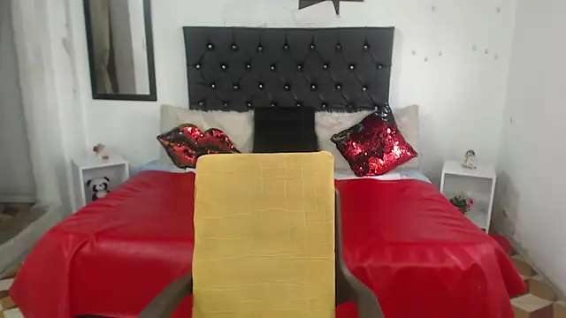 Sweetbigcatt online show from February 25, 2025, 8:19 pm