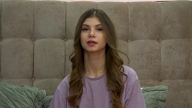 AudreyBarlow online show from February 5, 2025, 9:36 am